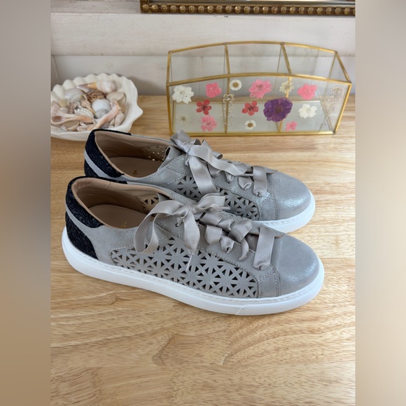 Clorinda Antinori Perforated Leather Zoey Lace Up Sneakers Size 39 Designer - Picture 9 of 9